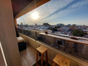 DEPARTAMENTO EXCELENTE 1 DORMITORIO CON BALCÓN Y COCHERA.